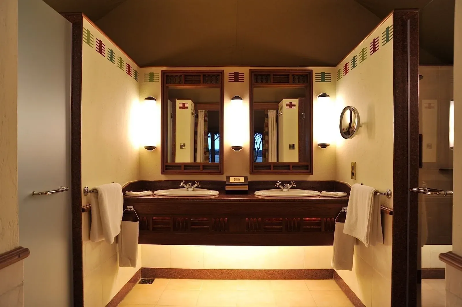Sweetwaters Tented Camp — en-suite bathroom