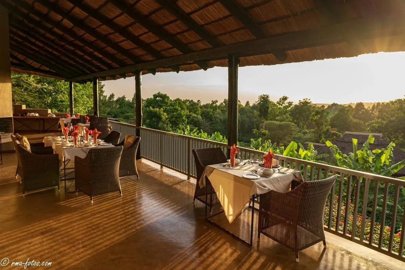Kitela Lodge — veranda dining at sunset
