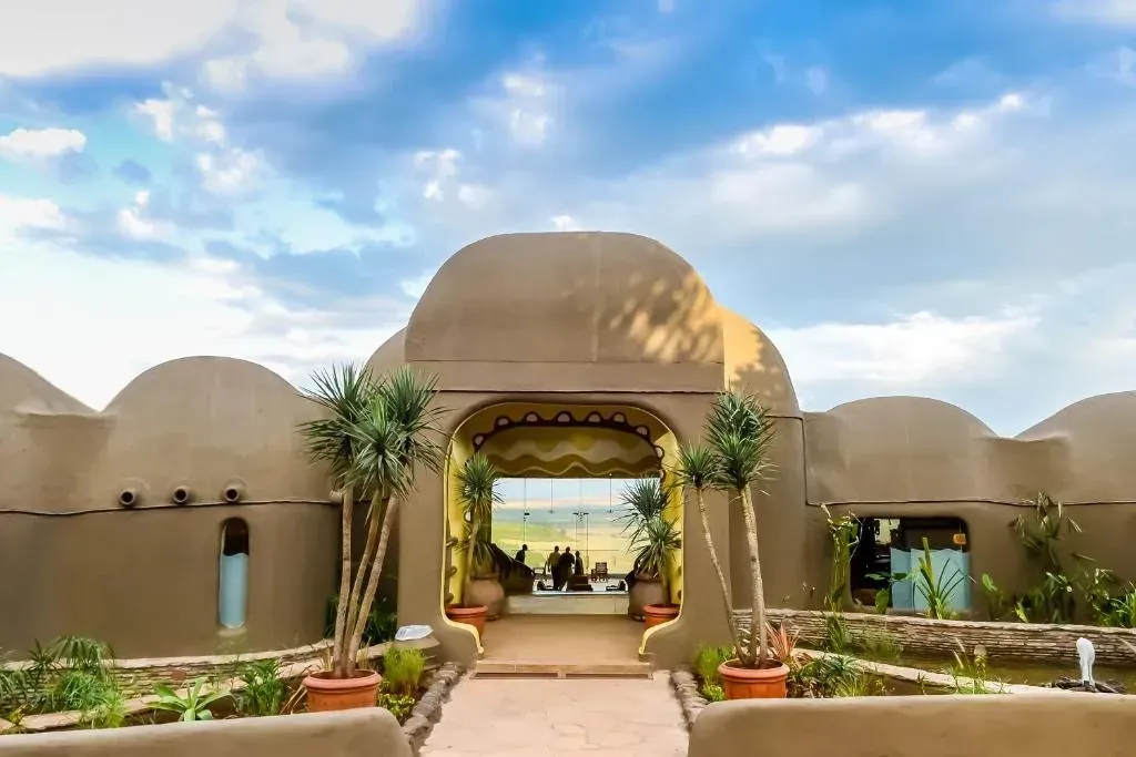Mara Serena Safari Lodge — entrance
