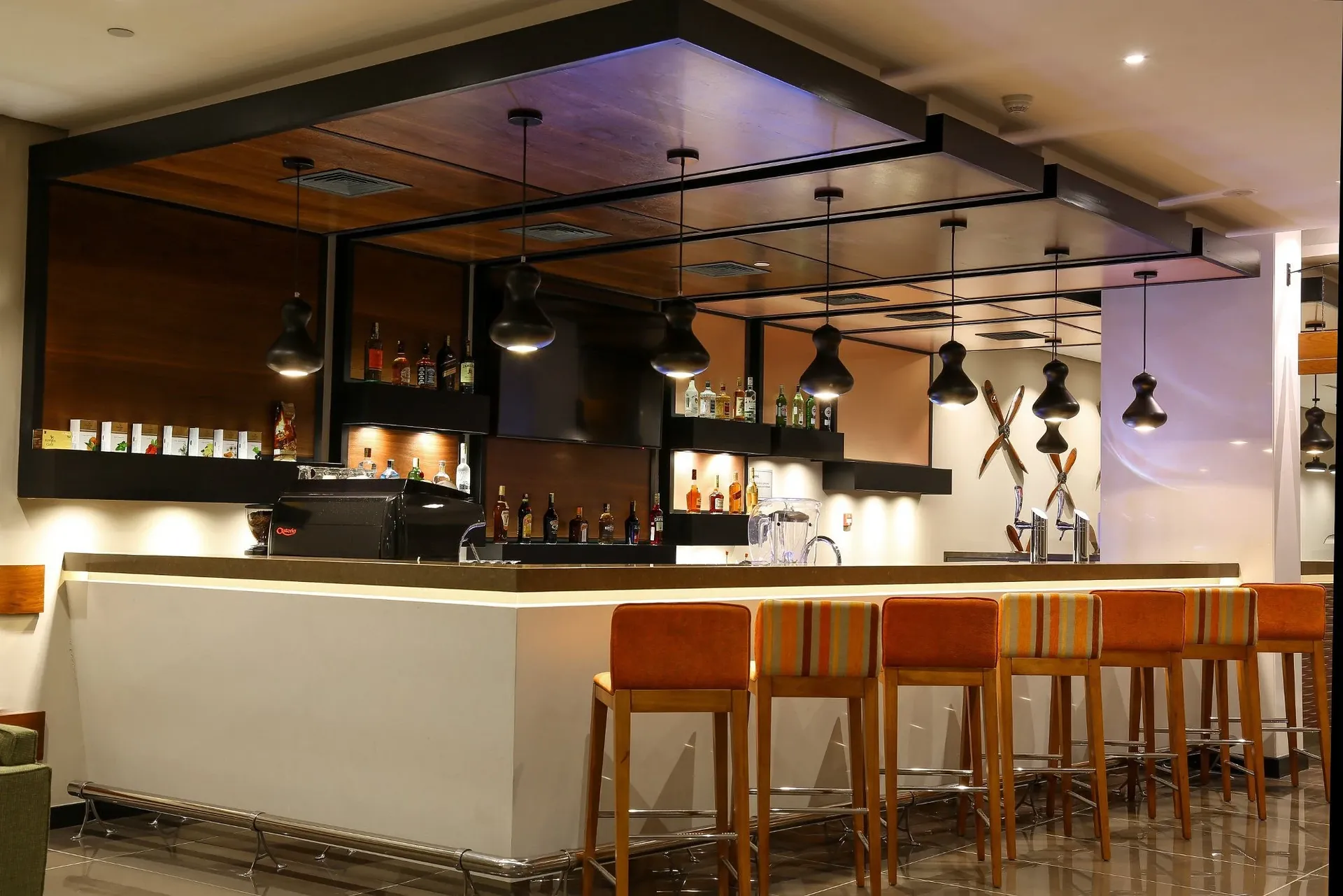 Hilton Garden Inn Nairobi — bar