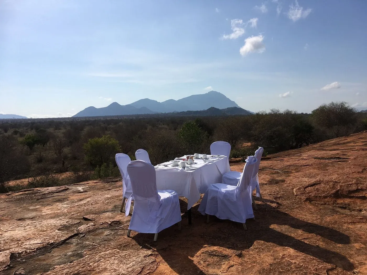 Kilaguni Serena Safari Lodge — champagne breakfast on the rocks