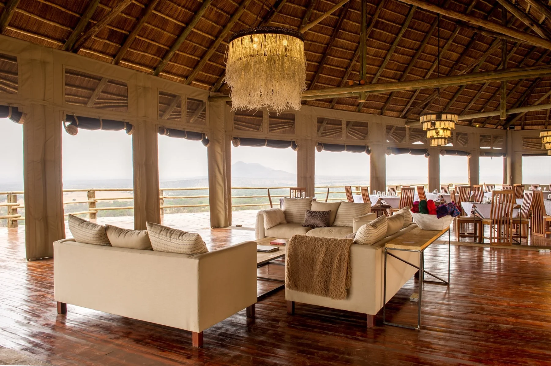 Kubu Kubu Tented Lodge — lounge overlooking the plains