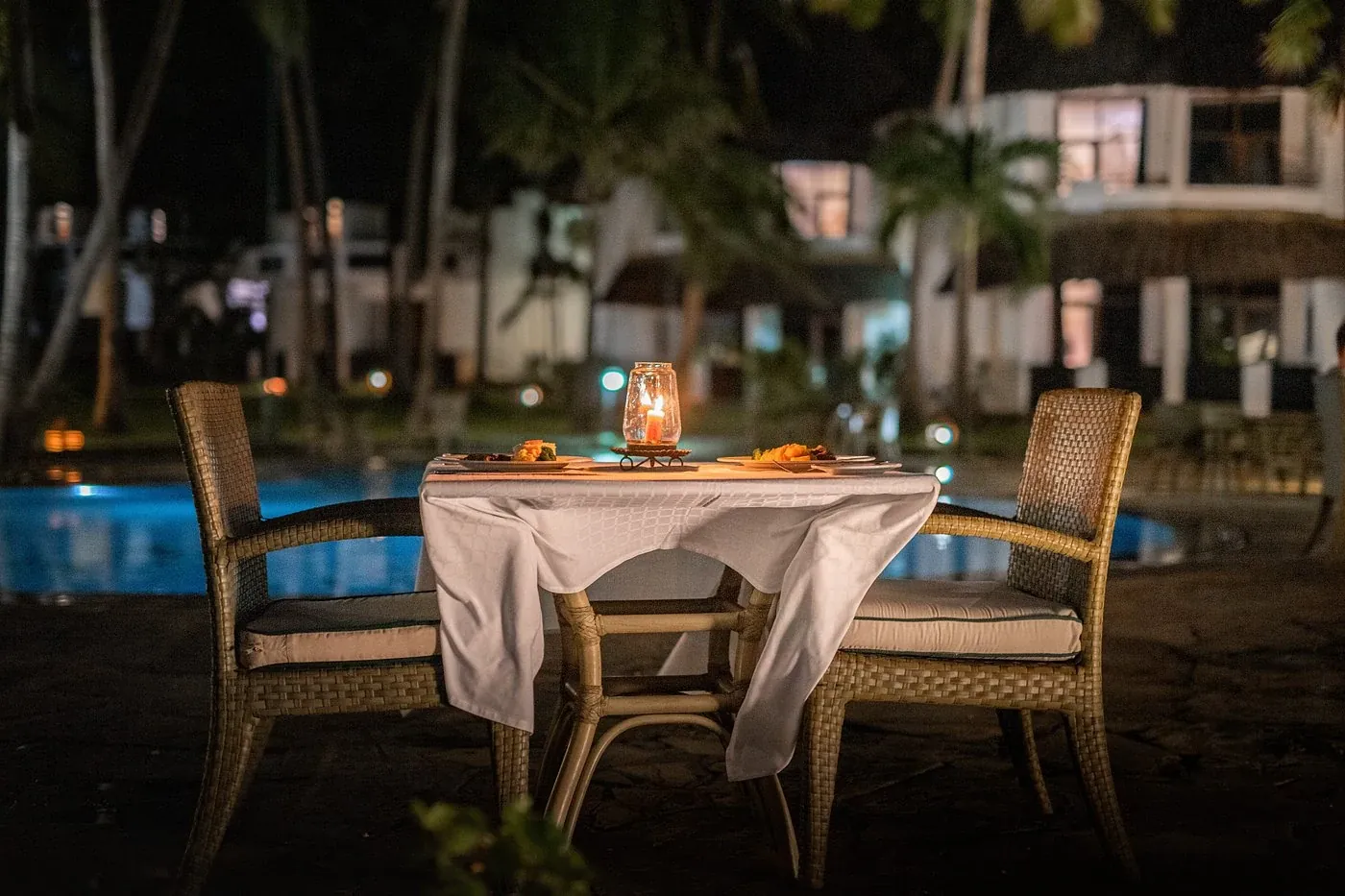 Severin Sea Lodge — poolside day at leisure